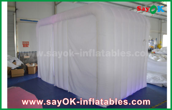 Barraca inflável da cabine da foto de pano branco inflável do gigante 4mL Oxford da barraca do partido com luz do diodo emissor de luz
